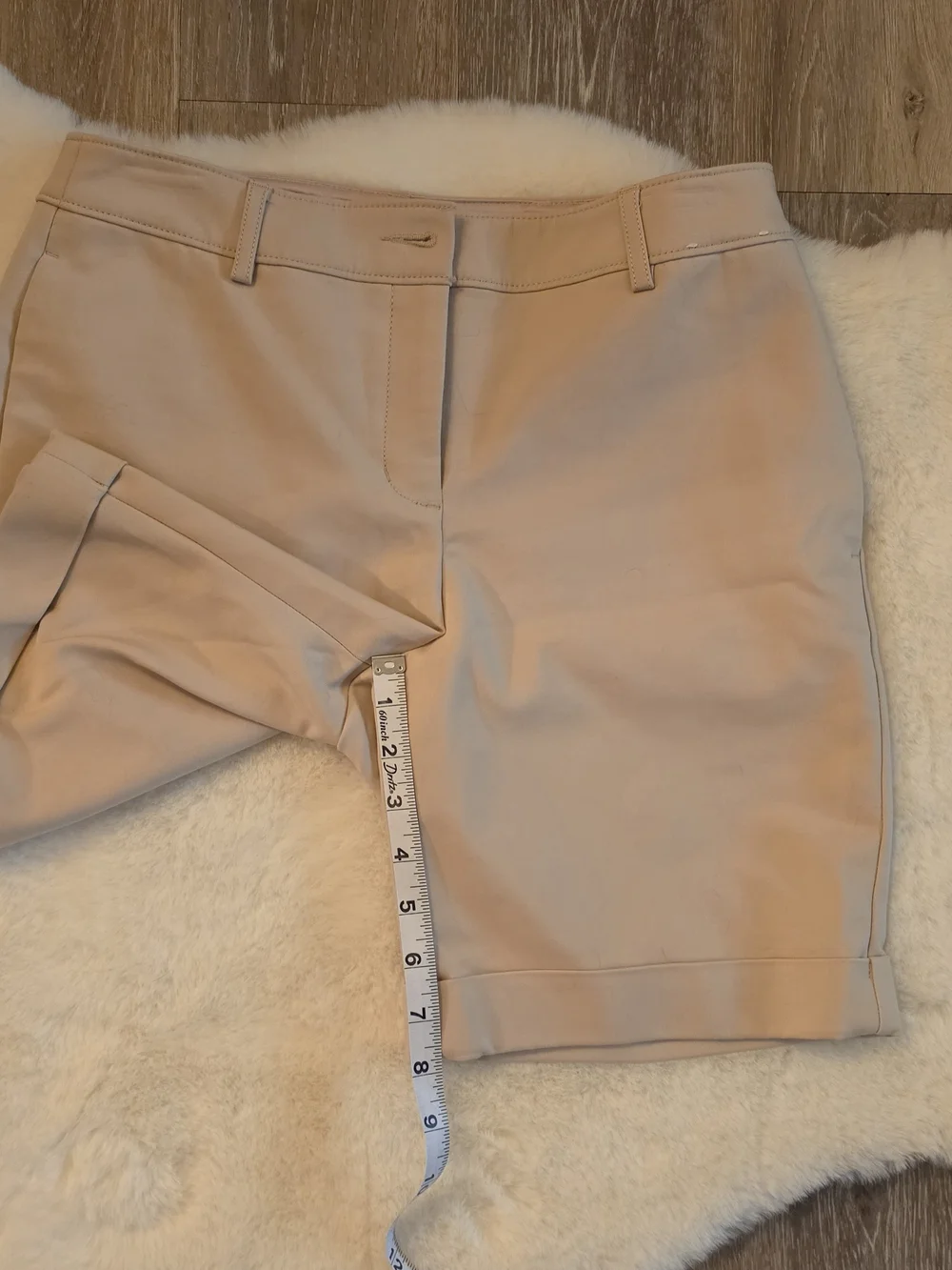 Express Women's Tailored Bermuda Shorts in Light Beige Size 4  NWOT